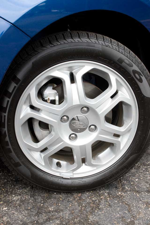 Mmfp_081000_02_z 2009_ford_focus