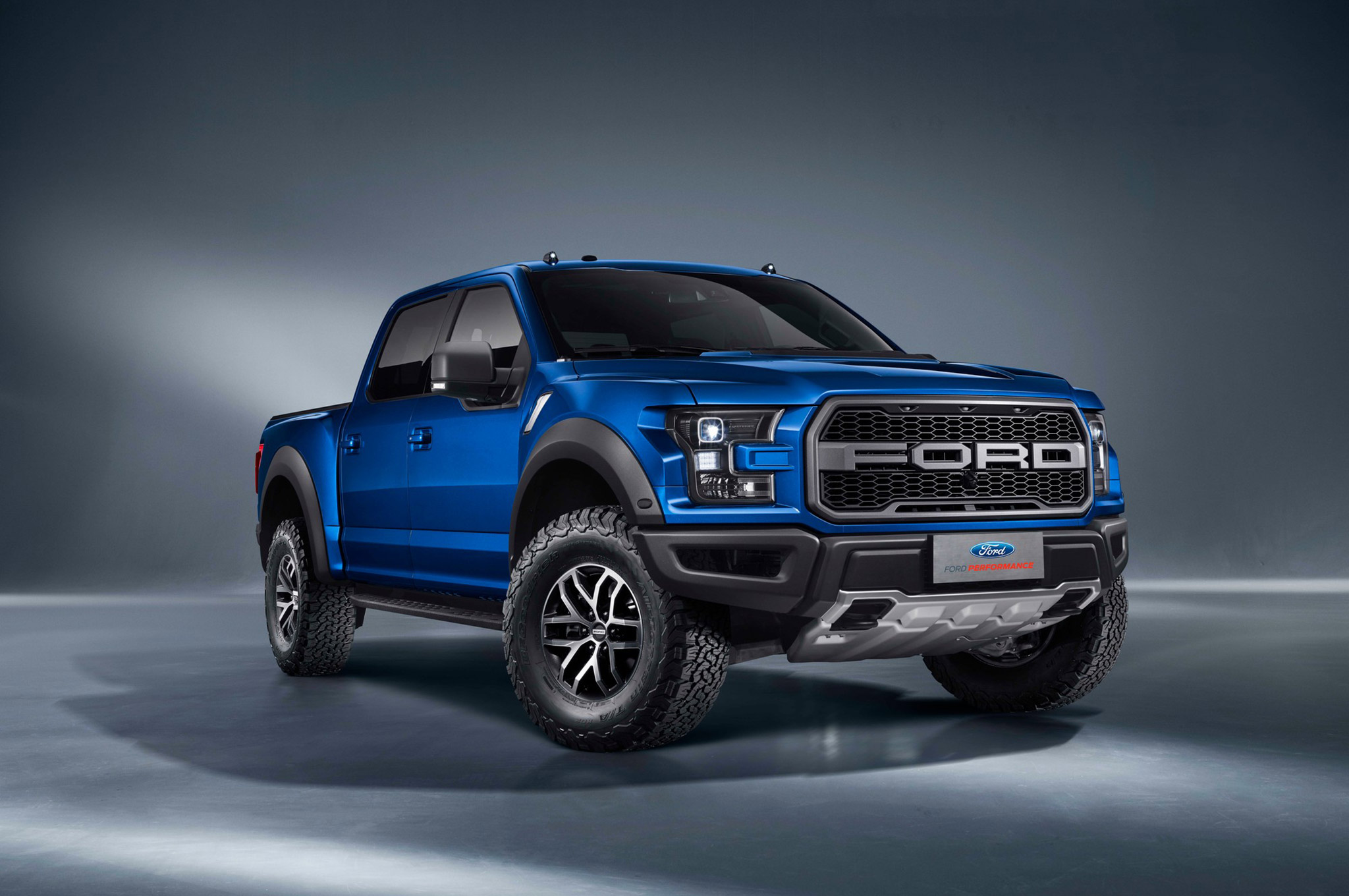 Ford Reveals 2017 F 150 Raptor Supercrew S To China 001 2017 Ford Raptor S To China Grille