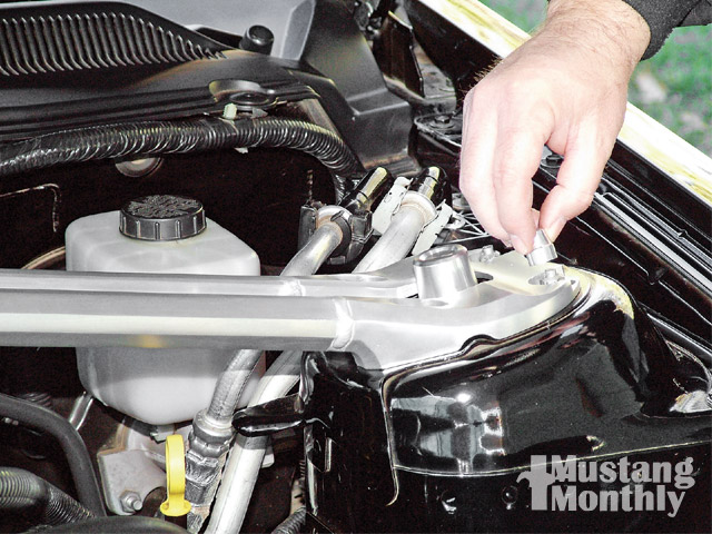 Mump_0909_11_ Install_strut_tower_brace Small_caps