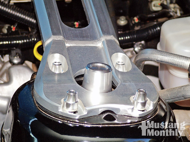 Mump_0909_12_ Install_strut_tower_brace Fasteners