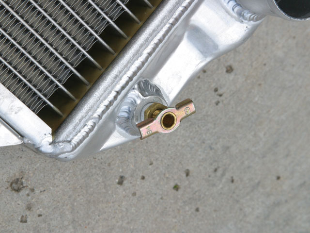0610_mump_04z Classic_ford_mustang Aluminum_radiator_drain