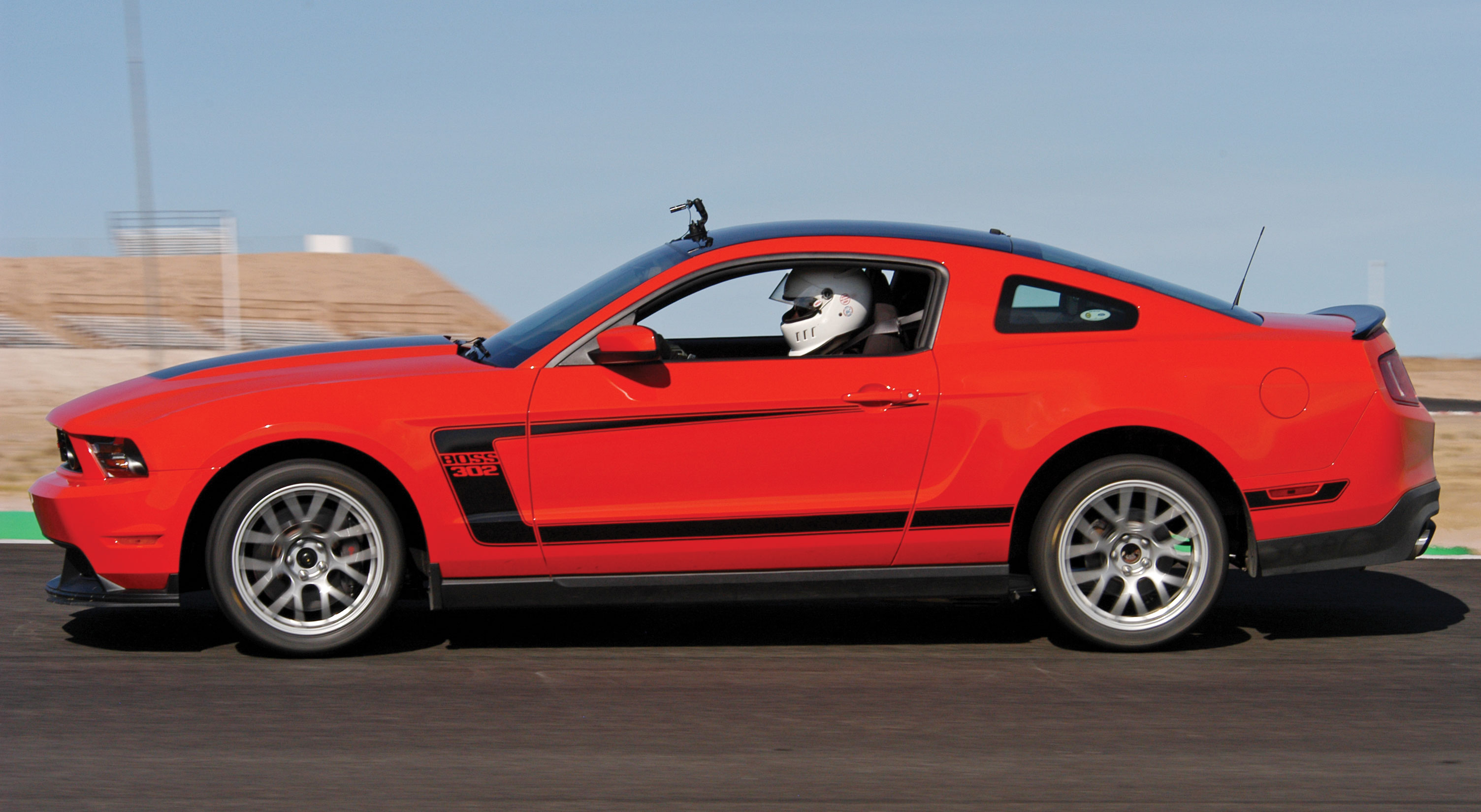 M5lp 14 01 Ford Mustang Boss 302 Vs 302s 302 Side View Photo Ford Mustang Boss 302 Vs 302s Street Vs Race
