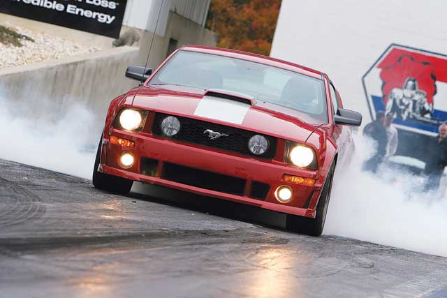 Mmfp_0805_roush_01_z 2008_roush_427R_mustang Burnout