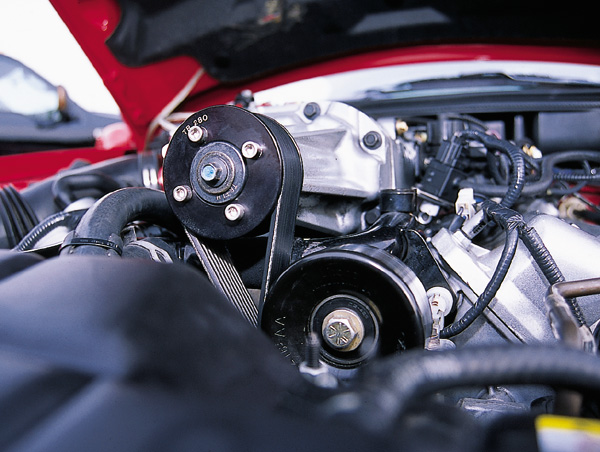 0306MM_10z 2003_Ford_Cobra Engine