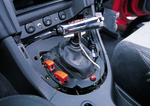 0306MM_15z 2003_Ford_Cobra Center_Controls