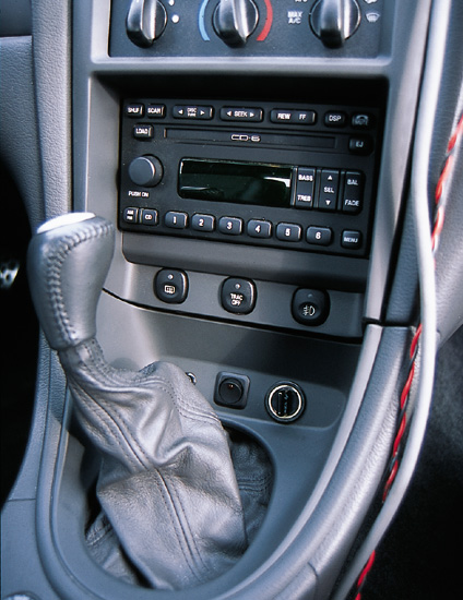 0306MM_16z 2003_Ford_Cobra Center_Controls