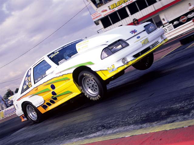 0207mmff_01zoom Ford_Mustang Front_Passenger_Side_View_At_Track