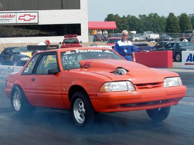 0211mmff_03zoom Ford_Mustang Front_Passenger_Side_View_At_Track