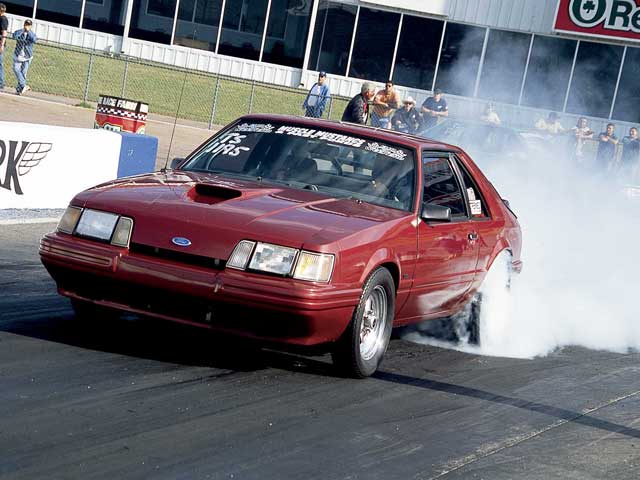 Mmfp_0509_04z Ford_Mustang Front_View_At_Track