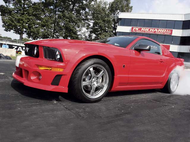0509mmfp_02z 2005_ford_mustang_roush Left_front_view
