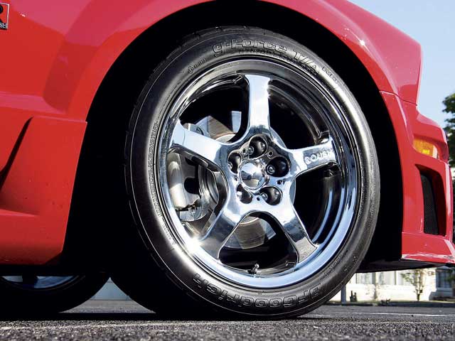 0509mmfp_13z 2005_ford_mustang_roush Wheel_view