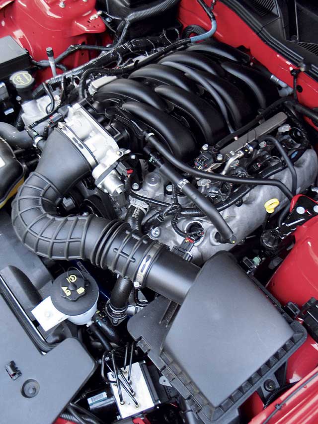0509mmfp_03z 2005_ford_mustang_roush Engine_view