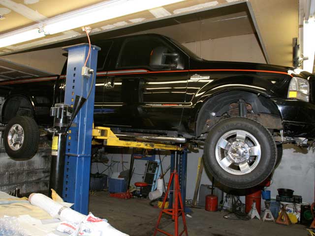 Mmfs_060064_03_z Mbrp_cool_duals_exhaust_install 2004_ford_f350_on_lift