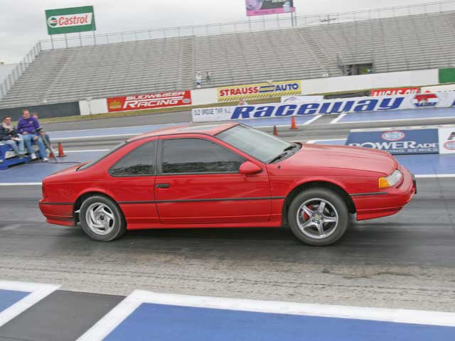 Mmfp_0609_shoot_15_z Turbo_coupes_vs_super_coupes 1990_ford_thunderbird_super_coupe_launching