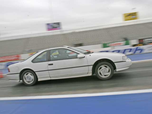 Mmfp_0609_shoot_11_z Turbo_coupes_vs_super_coupes 1993_ford_thunderbird_super_coupe_launching