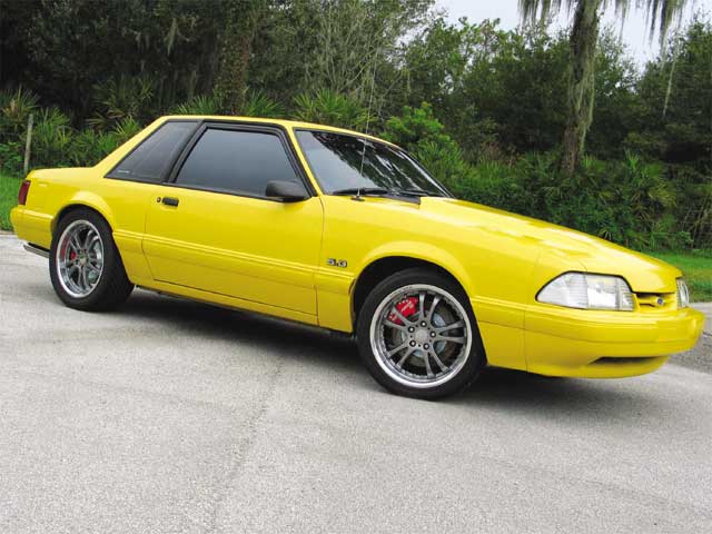138_0501_z Ford_mustang_coupe Right_front_view