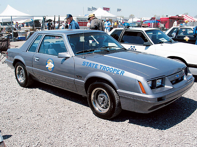 0408mm_25z Ford_Mustang Passenger_Side_View_In_Lot