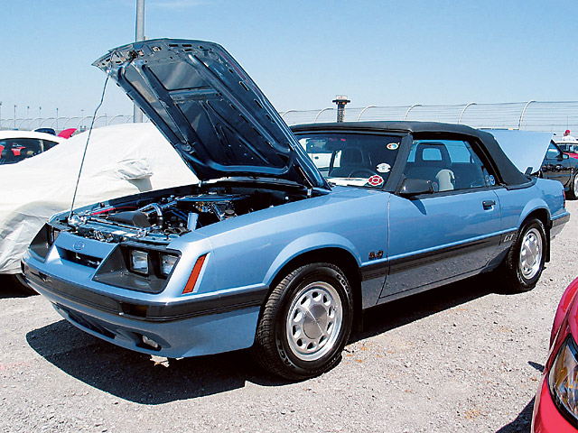 0408mm_26z Ford_Mustang Front_Driver_Side_View_In_Lot