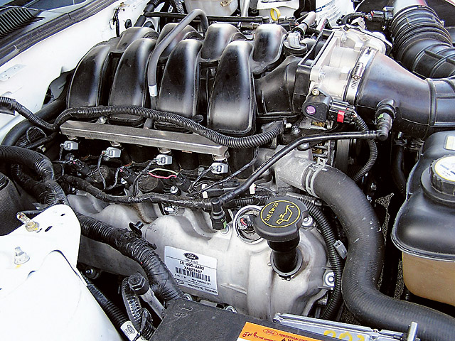 0408mm_58z 2005_Ford_Mustang Engine