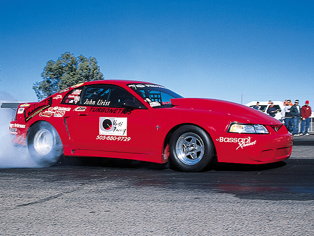 0405mm_09z Ford_Mustang Passenger_Side_View_At_Track