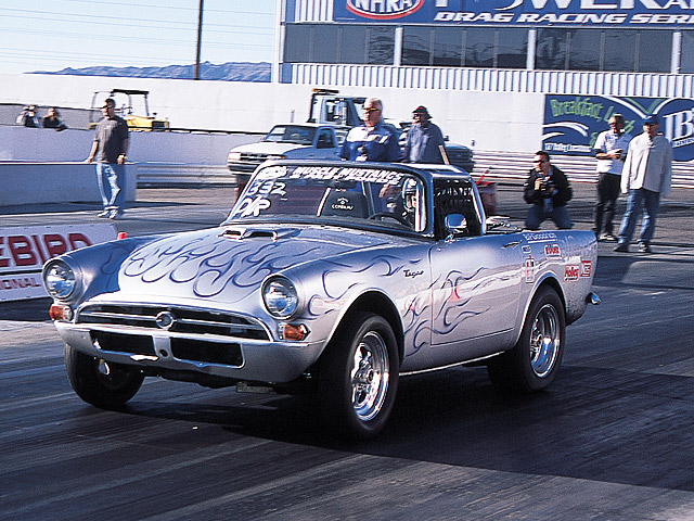 0405mm_16z 1966_Ford_Sunbeam_Tiger Front_Drivers_Side_View_At_Track
