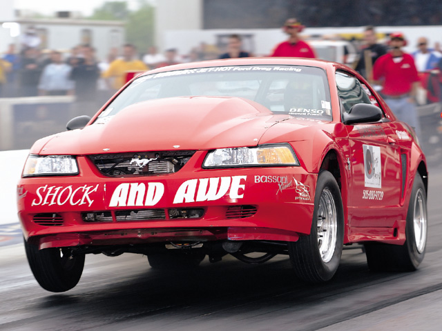 0310mm_07z Ford_Mustang Front_View_At_Track