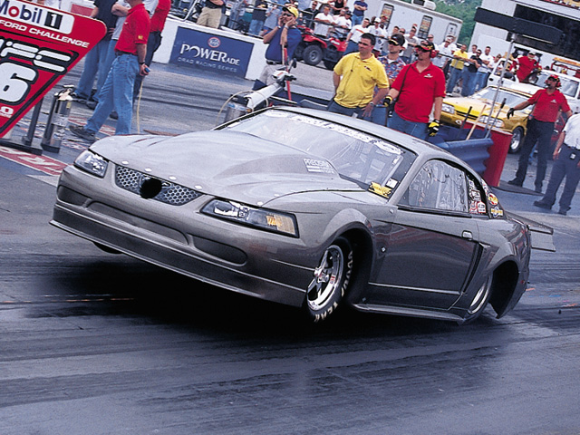 0310mm_15z Ford_Mustang Front_View_At_Track