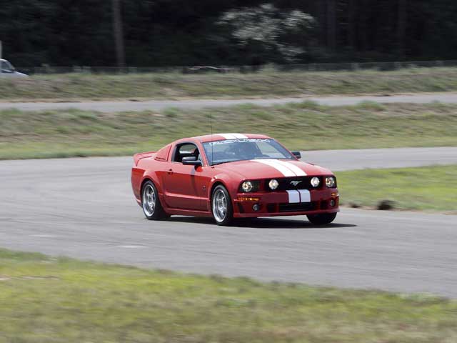 0509mmfp_08z 2005_ford_mustang_roush Right_front_view