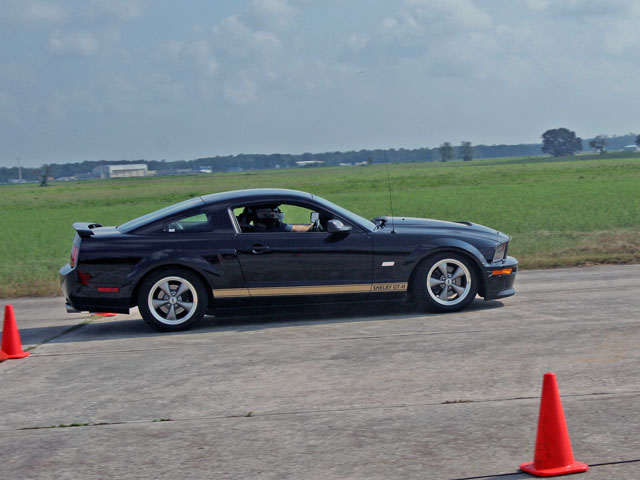 Mmfp_0704_05_z Hertz_shelby_GTH_mustang Cutting_cones