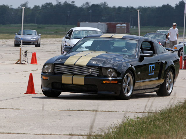 Mmfp_0704_04_z Hertz_shelby_GTH_mustang At_the_autocross