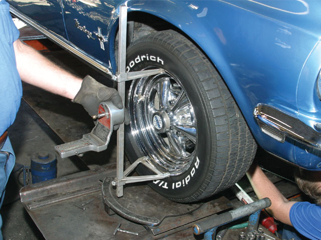 0610_mump_01z Ford_mustang_alignment Measure_wheel