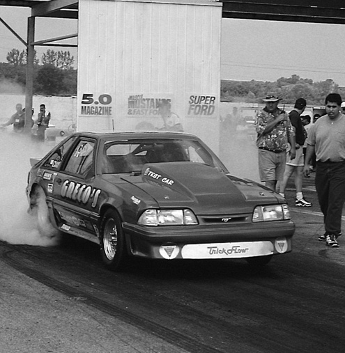 P76343_large Ford_Mustang_Foxbody Burnout_View