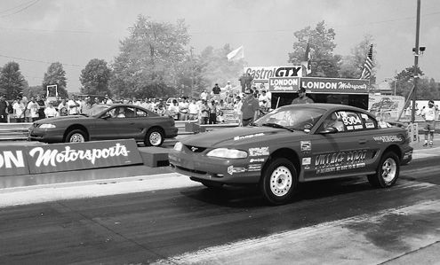 P76347_large Ford_Mustang Driver_Side_Launch_View