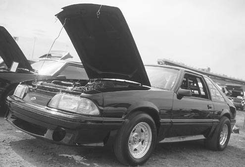 P94267_large Ford_Mustang_GT Front_Driver_Side_View
