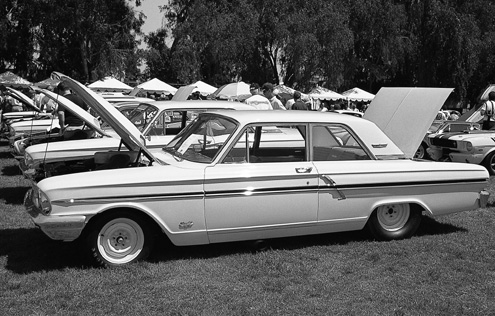 P115121_Large 1964_Ford_Thunderbolt_Fairlane Side_View_Parked