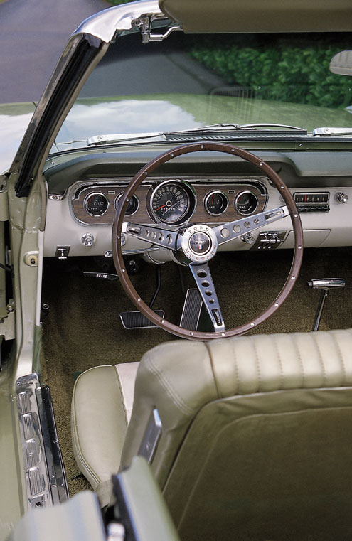 P92468_large 1965_Ford_Mustang_Convertible Interior_Dashboard