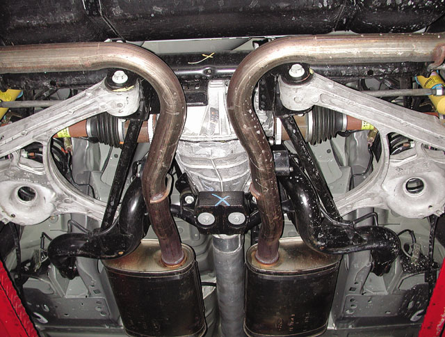 173_0306_7z 2003_Ford_Mustang_Cobra Undercarriage