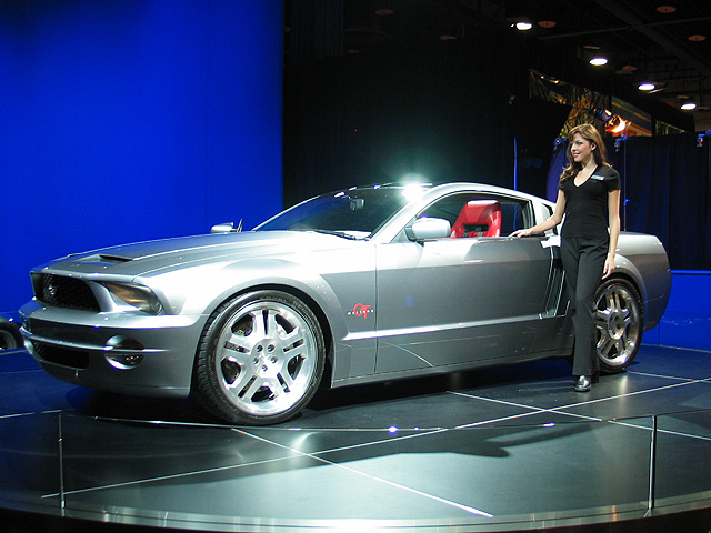 0312mm_01z 2005_Ford_Mustang_GT Front_Drivers_Side_View