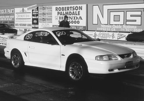 138_70z Ford_mustang_gt Right_front_view